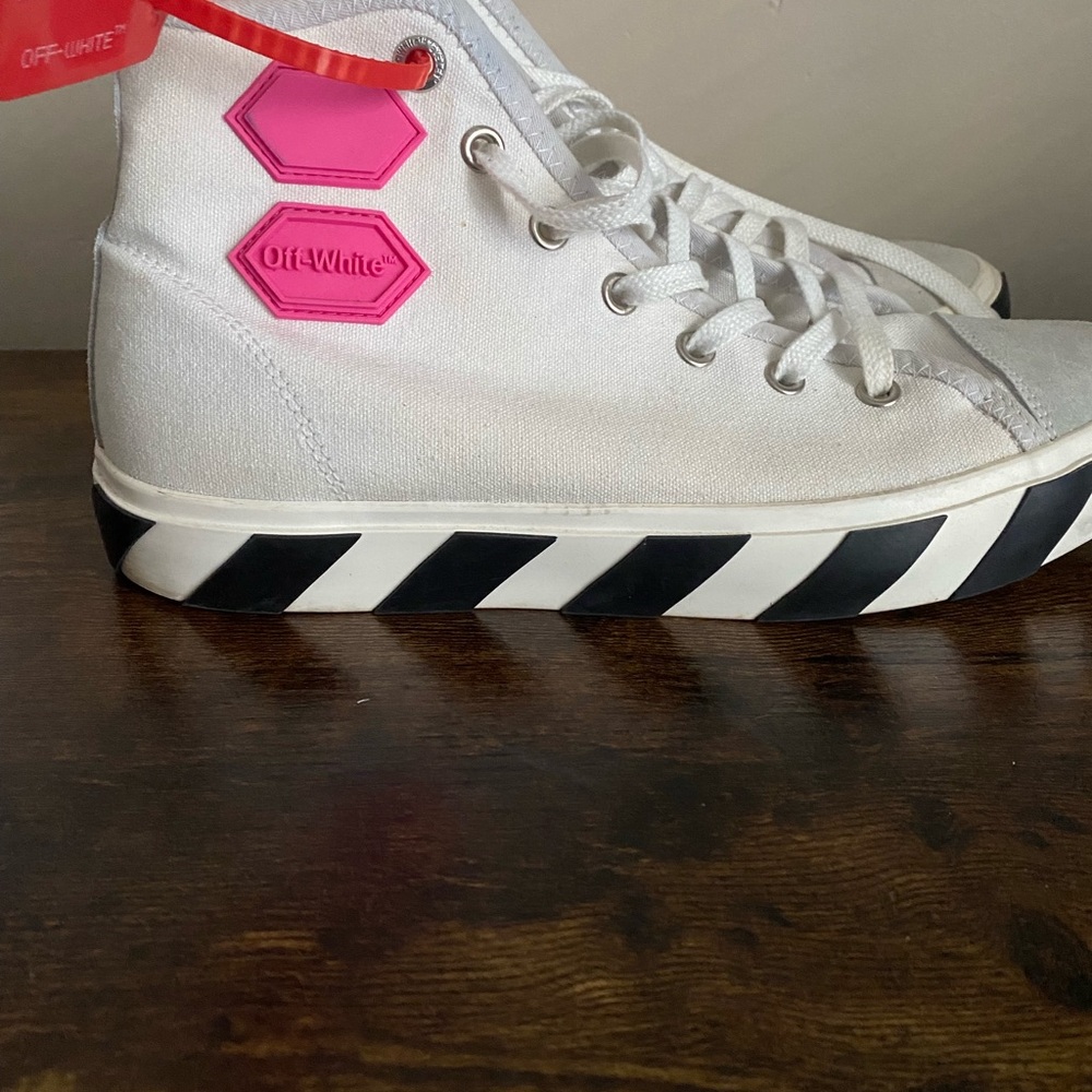 Off White c/o Virgil Abloh